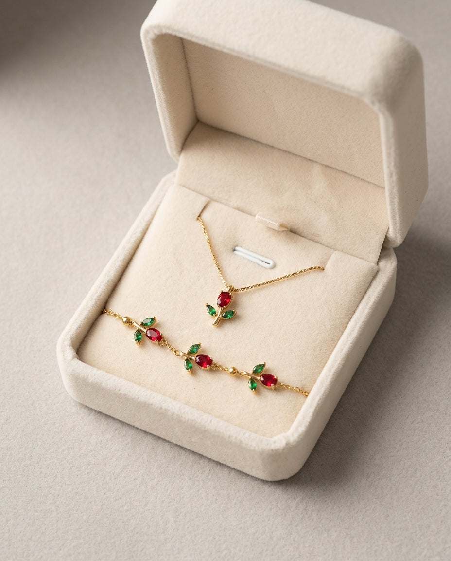 Tulip flower necklace in 18K gold plated stainless steel