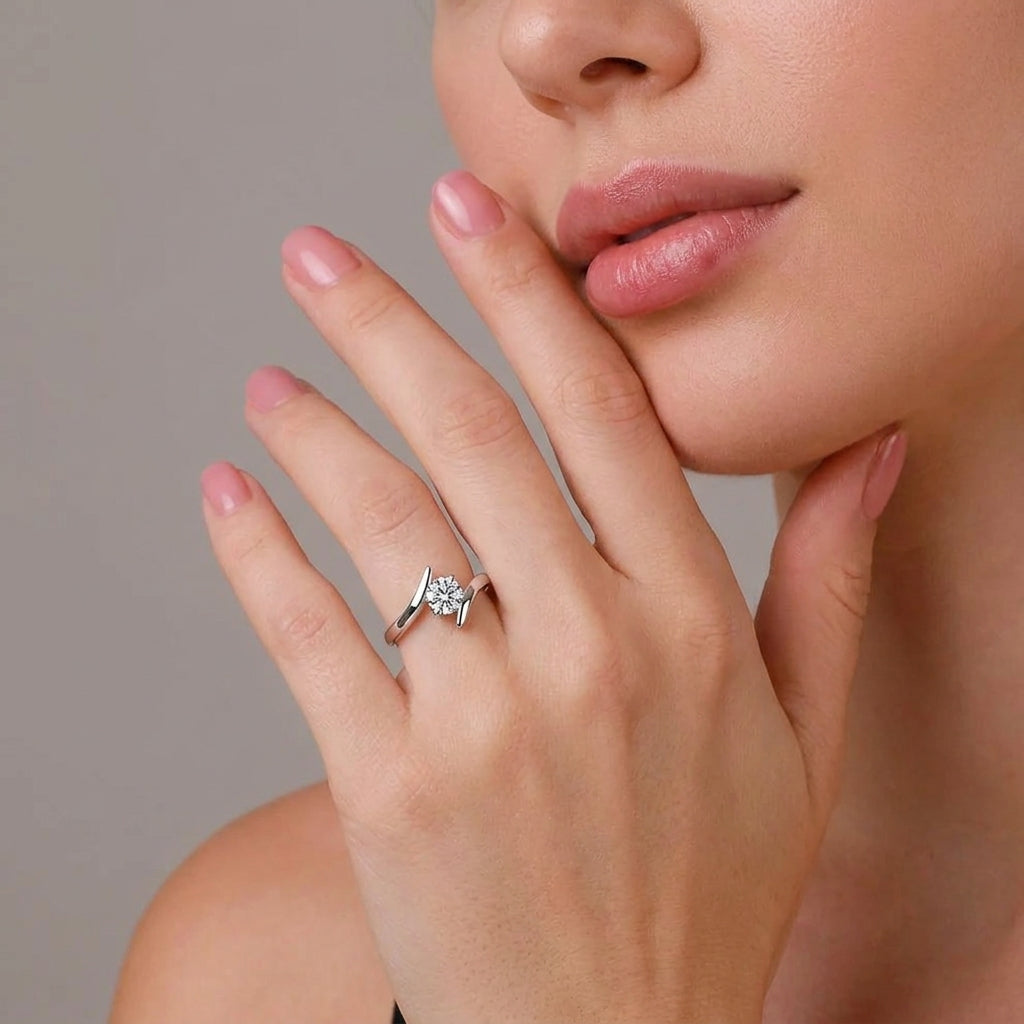 Adjustable 925 sterling silver ring with zirconia, side view