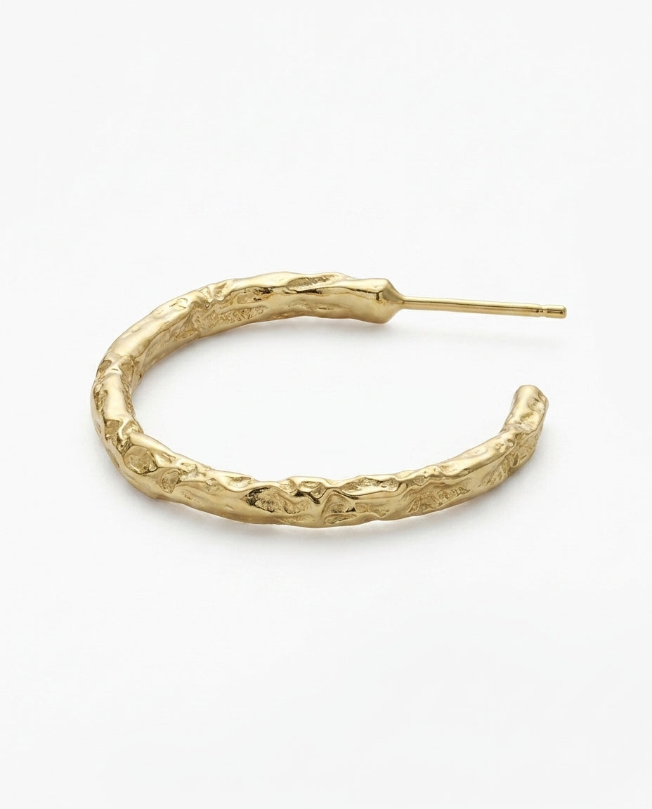 Boucles d'oreilles créoles fines dorées — Moyennes, en argent sterling plaqué or 14 carats