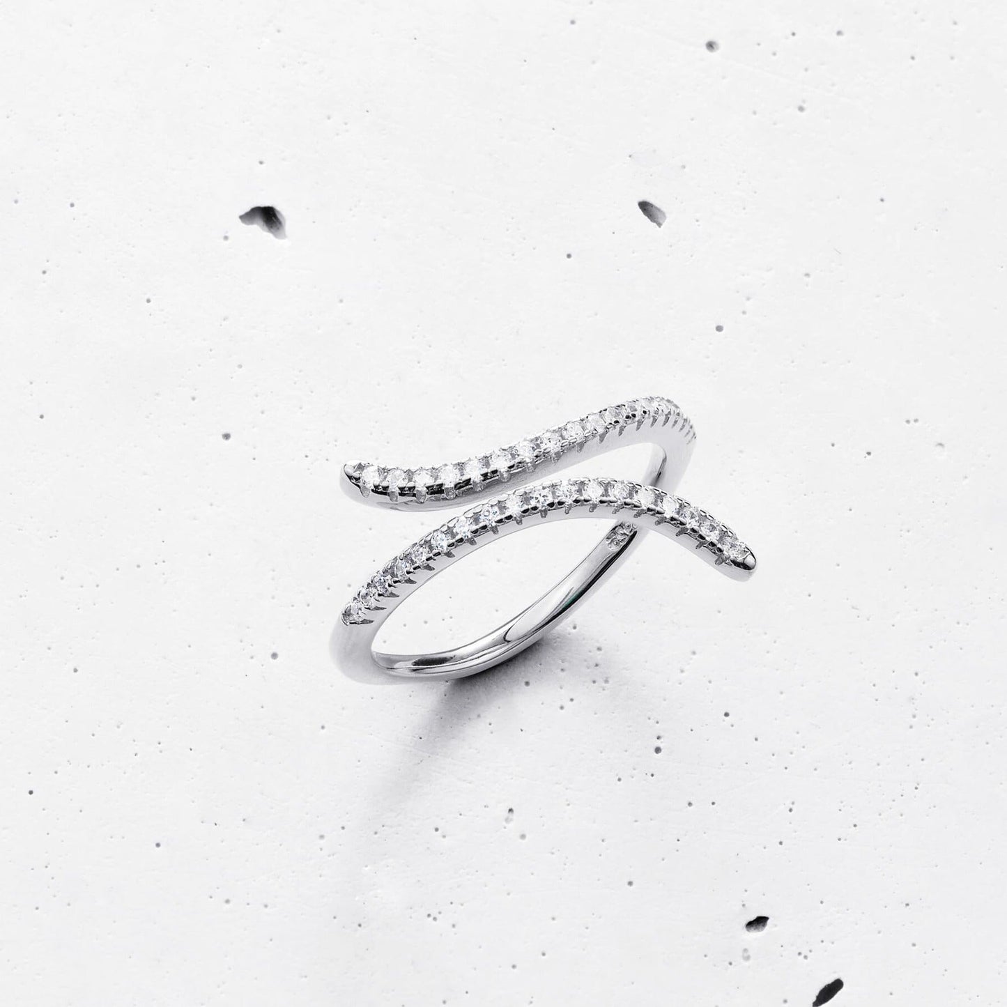 Ravyena Crystal Flare Ring in platinum plating — 925 silver hypoallergenic ring