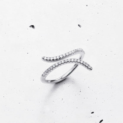 Ravyena Crystal Flare Ring in platinum plating — 925 silver hypoallergenic ring