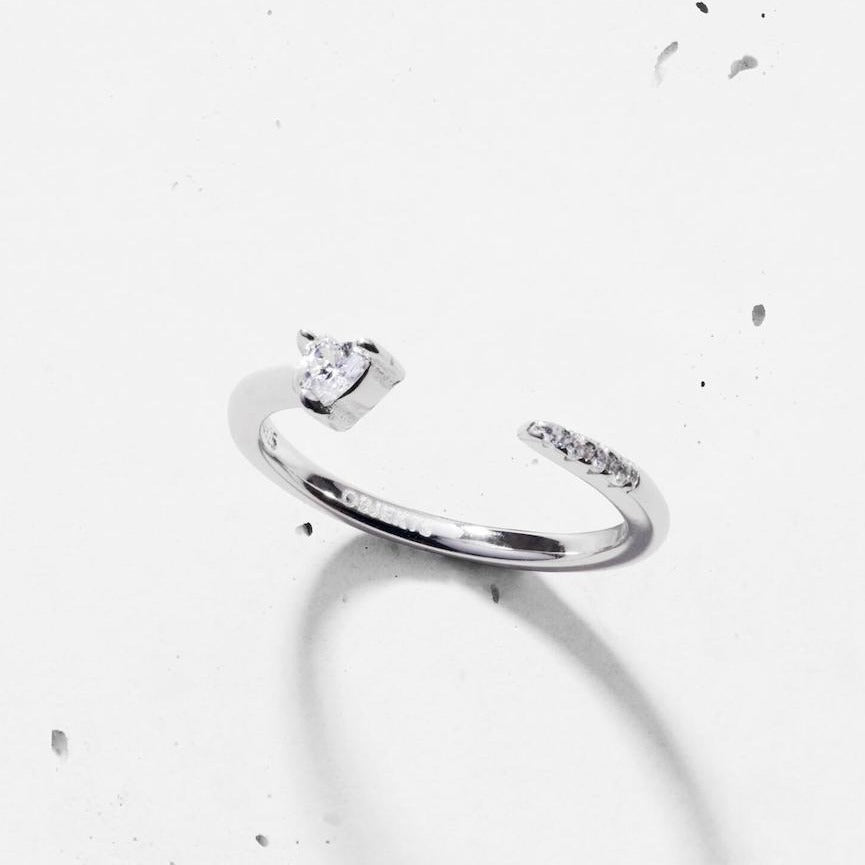 Ravyena Dainty Heart Open Ring in platinum — hypoallergenic open band ring