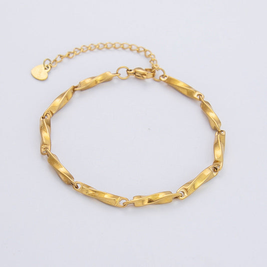 Minimal twist bracelet in polished gold finish