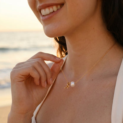 Gold pearl pendant, refined feminine jewellery