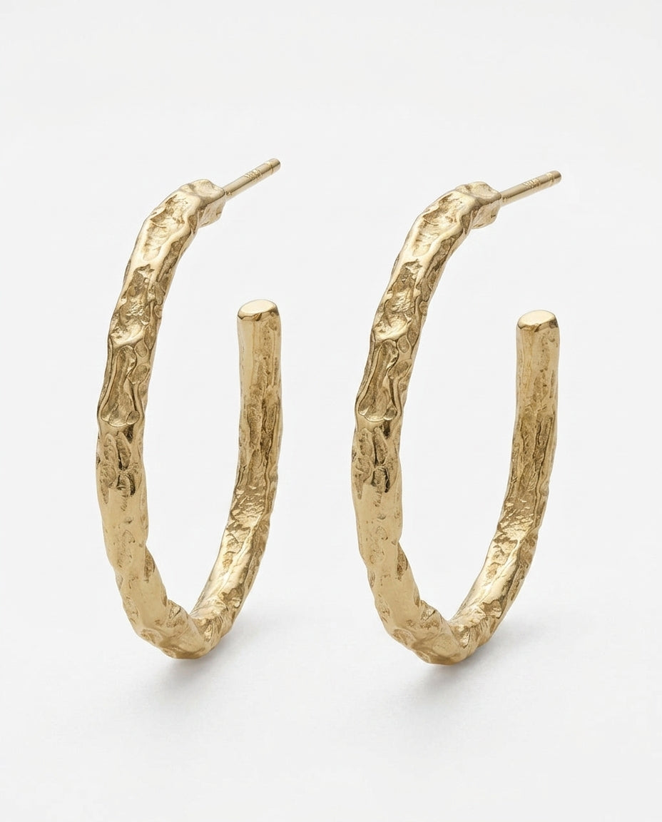Boucles d'oreilles créoles fines dorées — Moyennes, en argent sterling plaqué or 14 carats