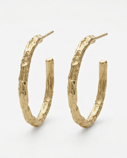 Boucles d'oreilles créoles fines dorées — Moyennes, en argent sterling plaqué or 14 carats