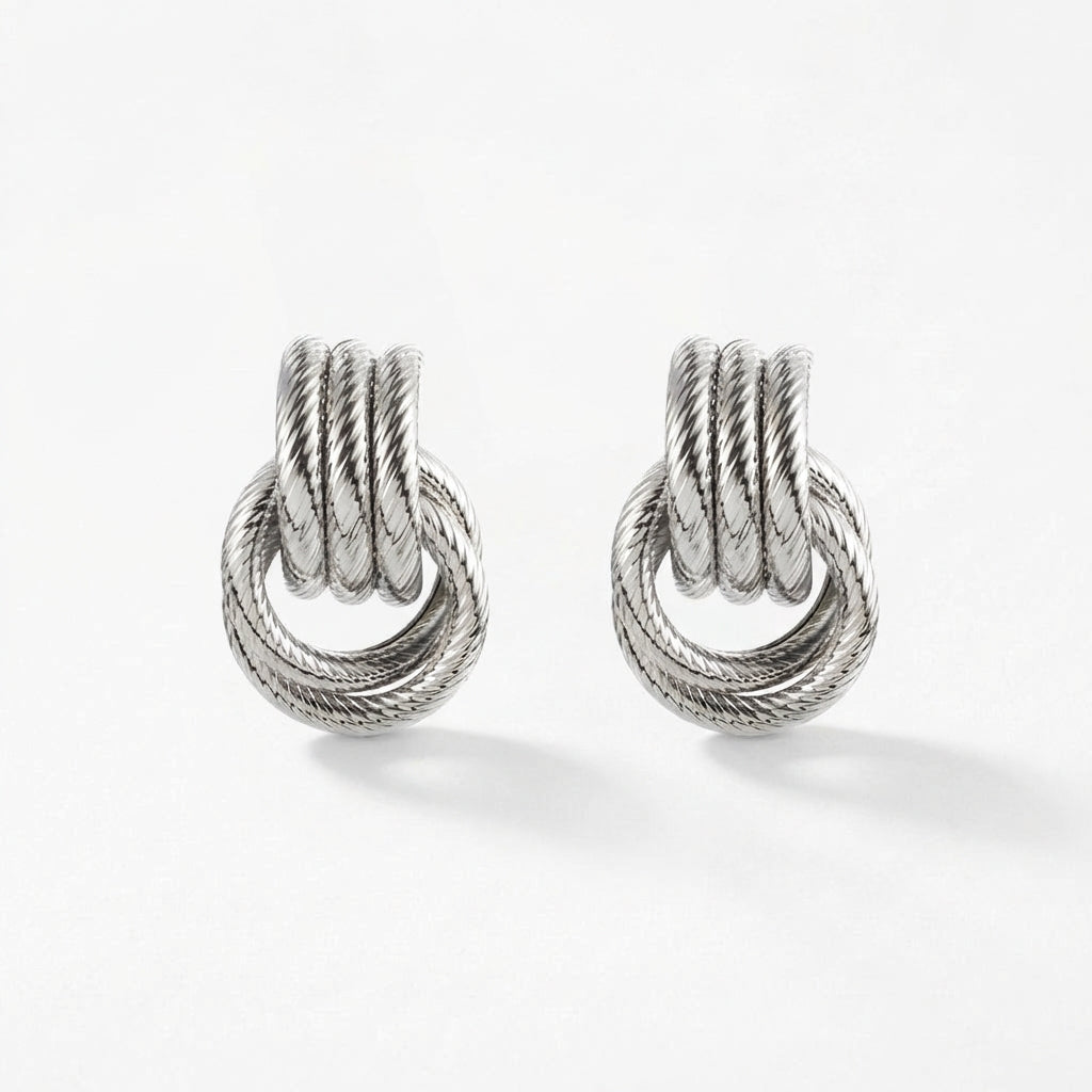Giro bella knot earrings detail shot in gold