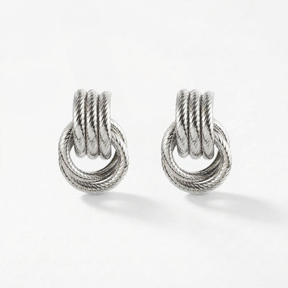 Giro bella knot earrings detail shot in gold