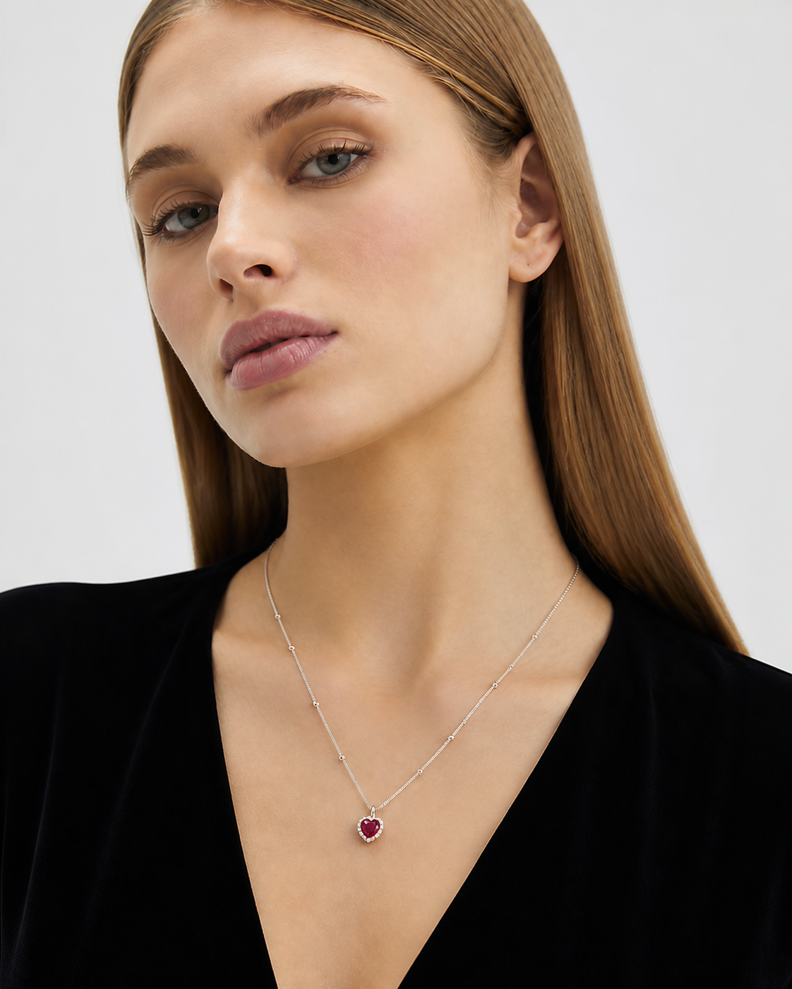 925 Silver Zircon Heart Lock Necklace - model photo 3