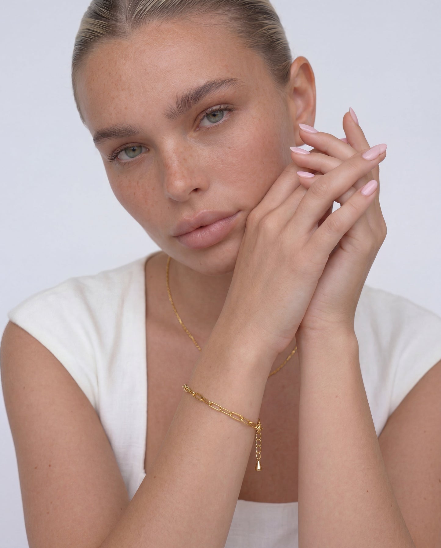 Paperclip Chain Bracelet 14K gold polished link detail – Ravyena