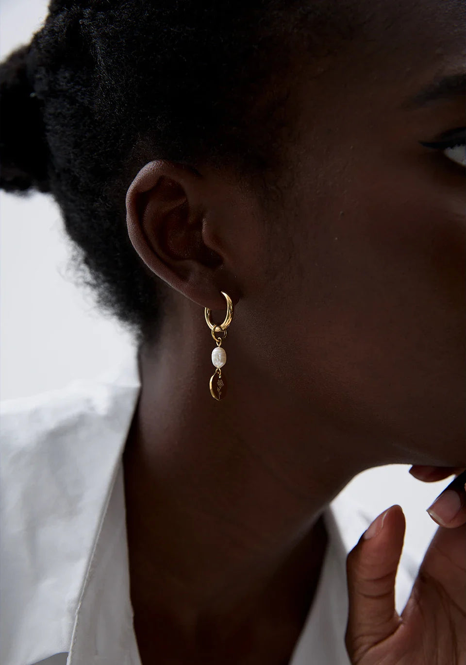 Pearl on the Vine Earrings 14K gold plated stainless steel freshwater pearl hoops – Ravyena