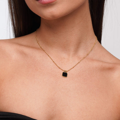 Refined pearl pendant necklace, romantic feminine design