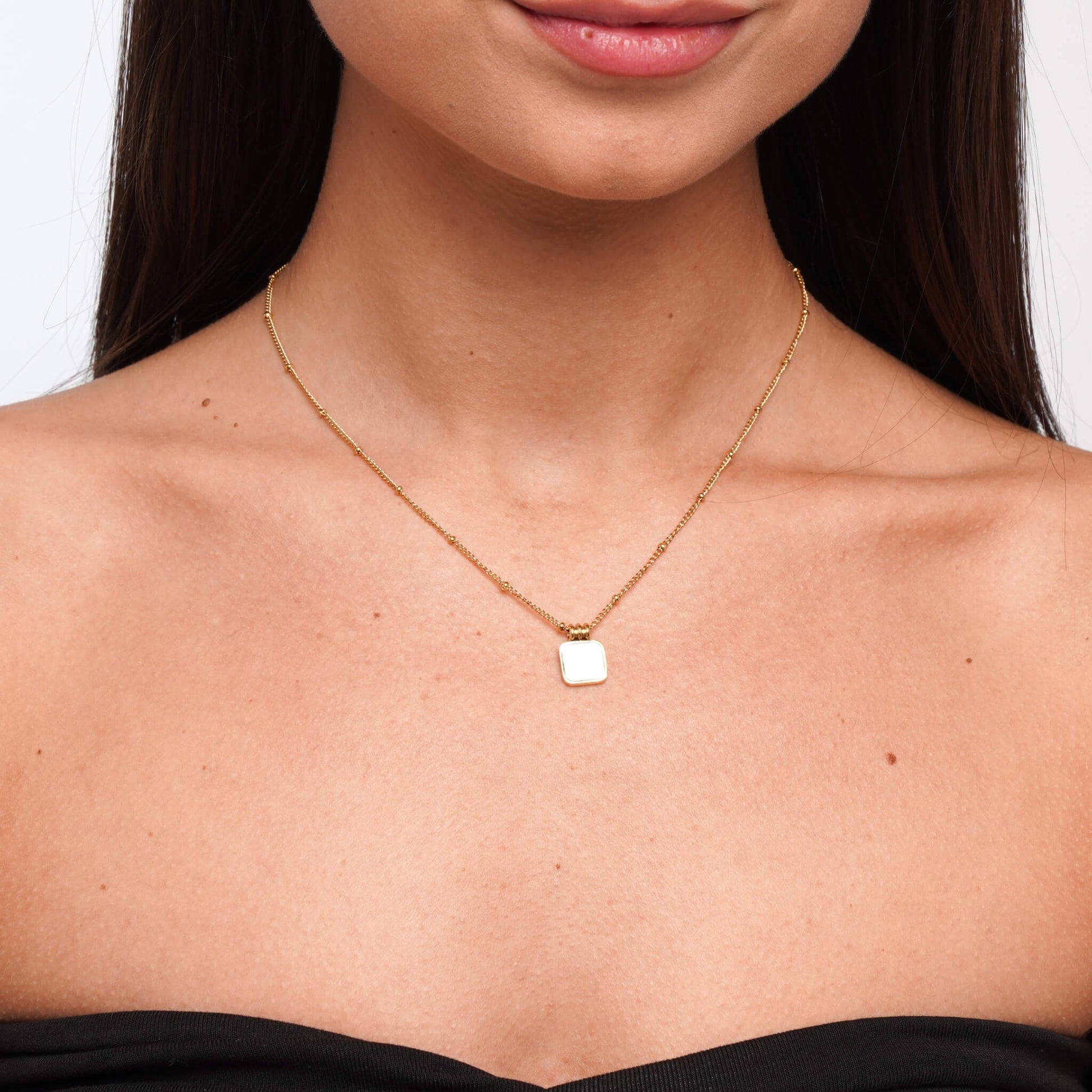 Pearl pendant necklace with luminous freshwater pearl