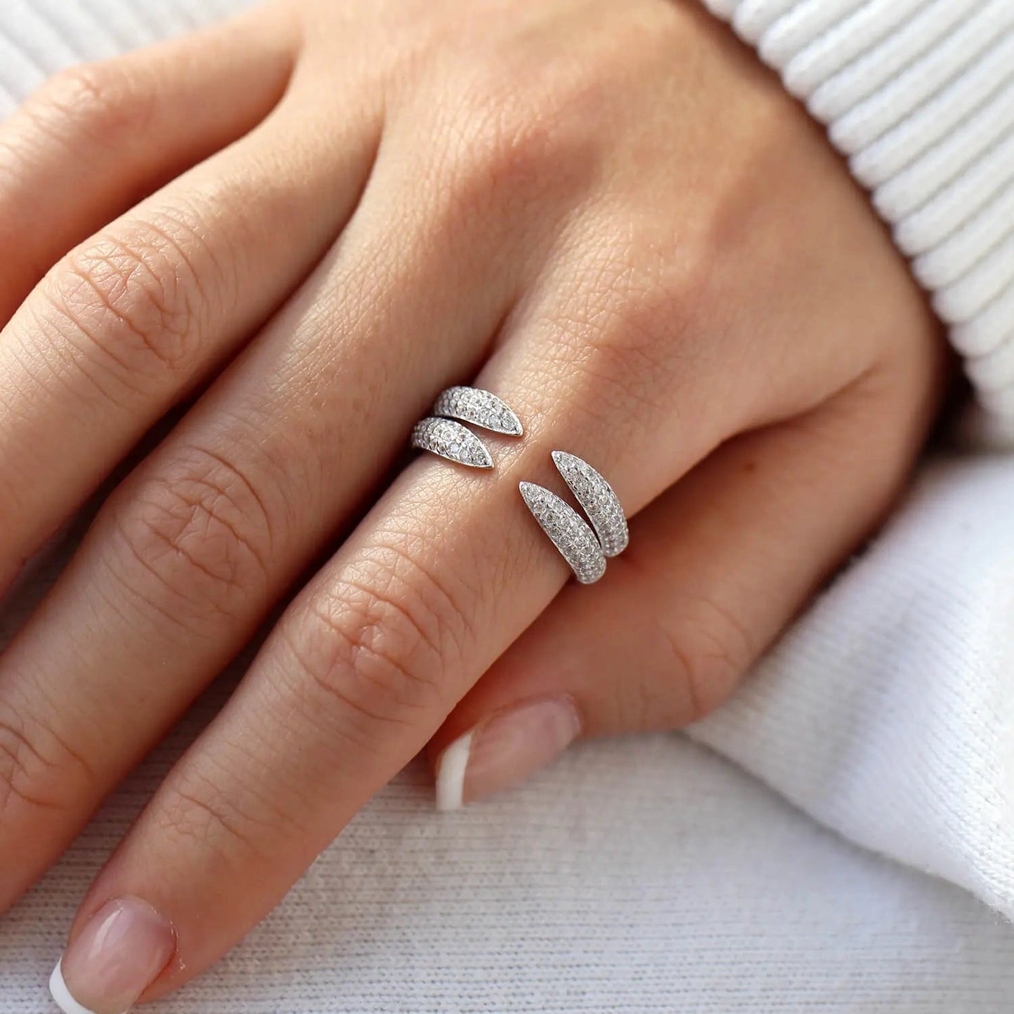 Ravyena Crystal Claw Ring in platinum plating — hypoallergenic stacking ring