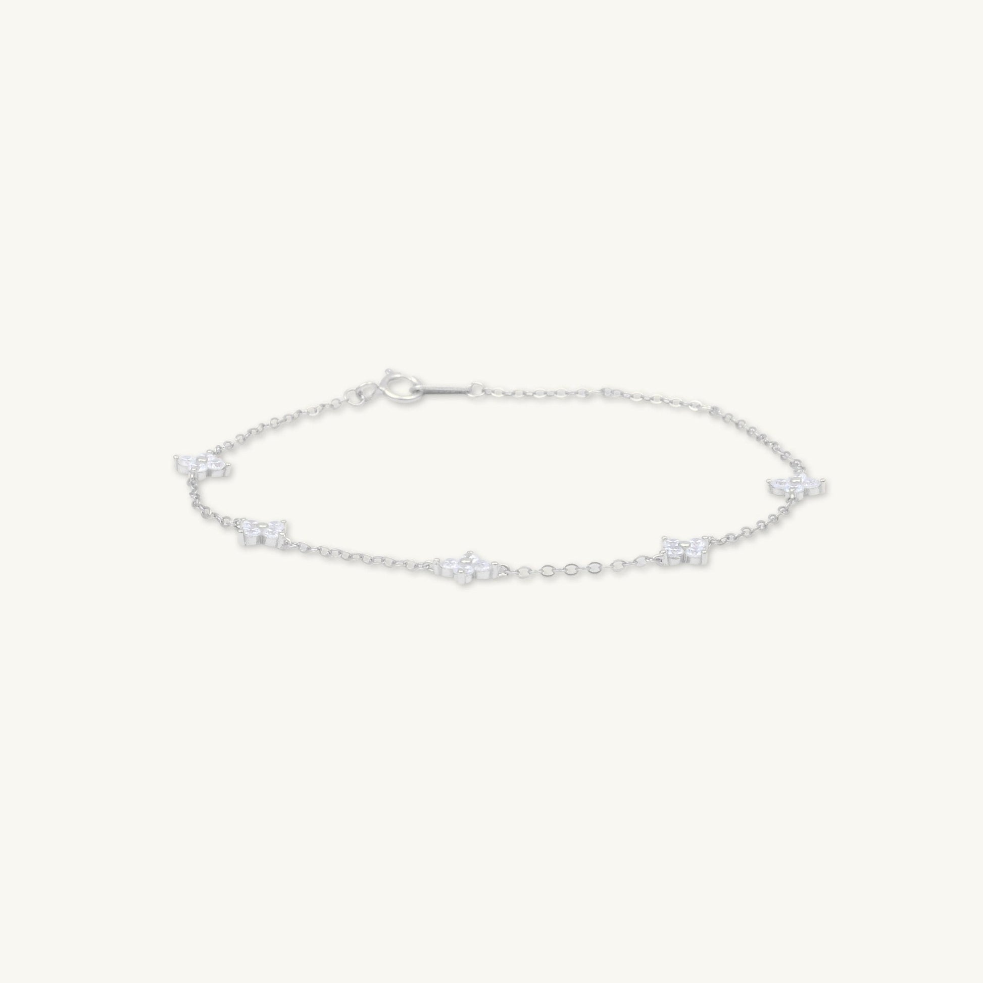 Gold clover chain bracelet variation B