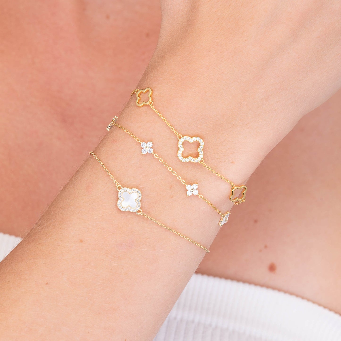 Gold clover charm chain bracelet, lucky design