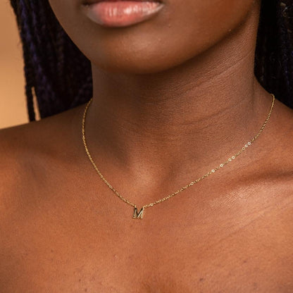 Script letter pendant variation B in 18K gold vermeil