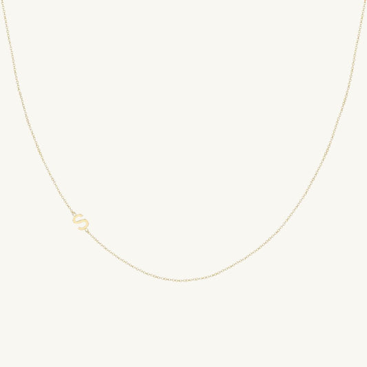Sideways single initial letter necklace in 18K gold vermeil
