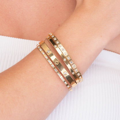 Gold hinged bangle with clover and zirconia detail
