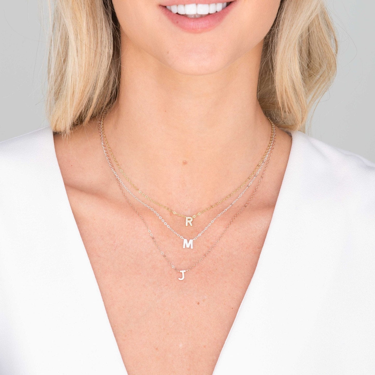 Initial Sapphire Letter Necklace pendant sapphire-blue stone close-up – Ravyena