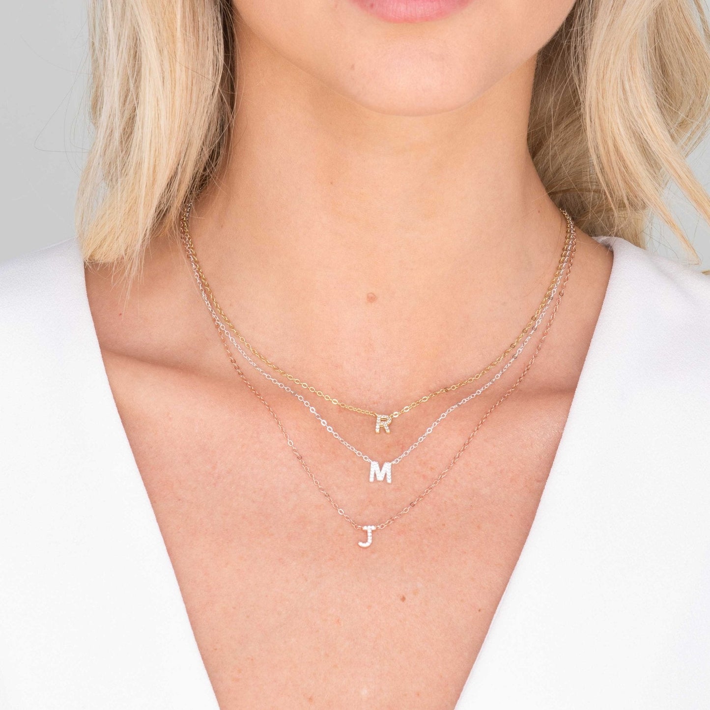 Initial Sapphire Letter Necklace 18K gold vermeil stone setting detail – Ravyena